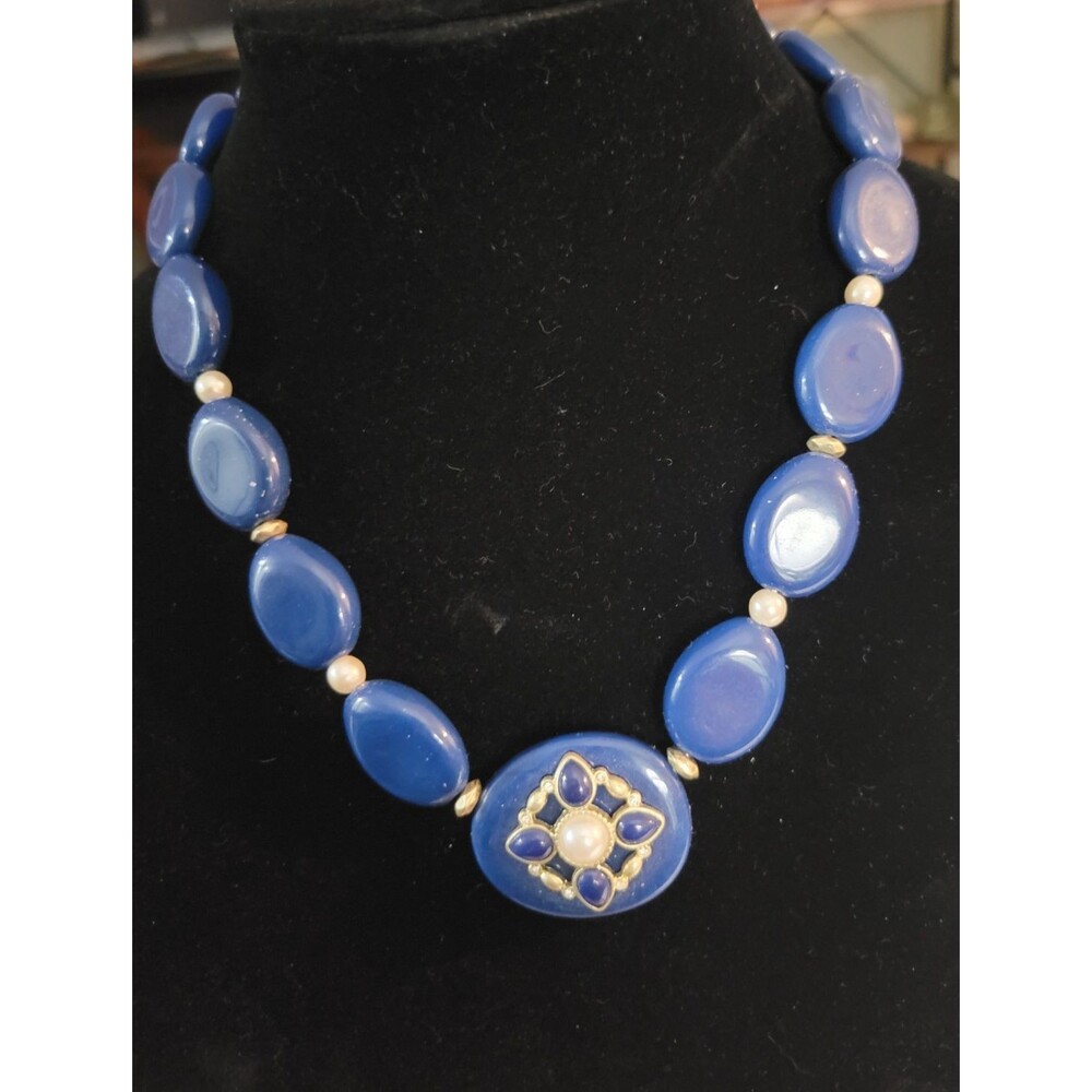 Avon NRT Vintage Navy Blue Chunky Bead Lucite plastic Necklace Retro 80s